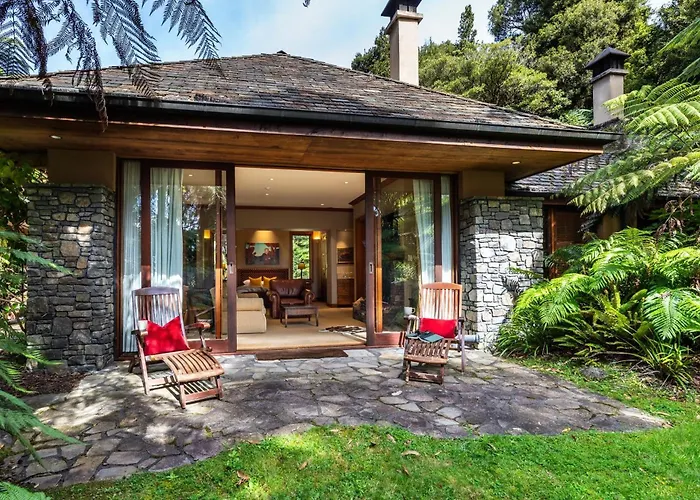 Treetops Lodge & Estate